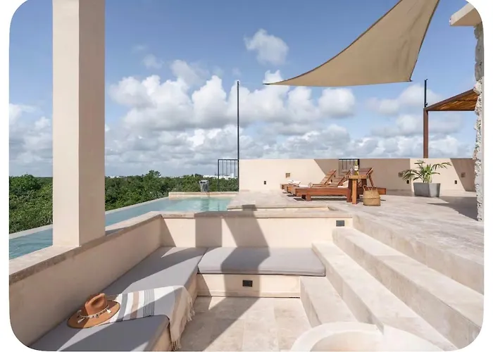 Jungle Penthouse With Private Rooftop Pool